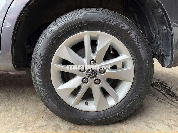 Toyota Innova 2017 2.0E số sàn, màu xám,1 chủ