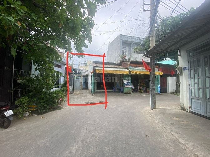 Cần bán nhà lớn , có sân rộng và sân thượng