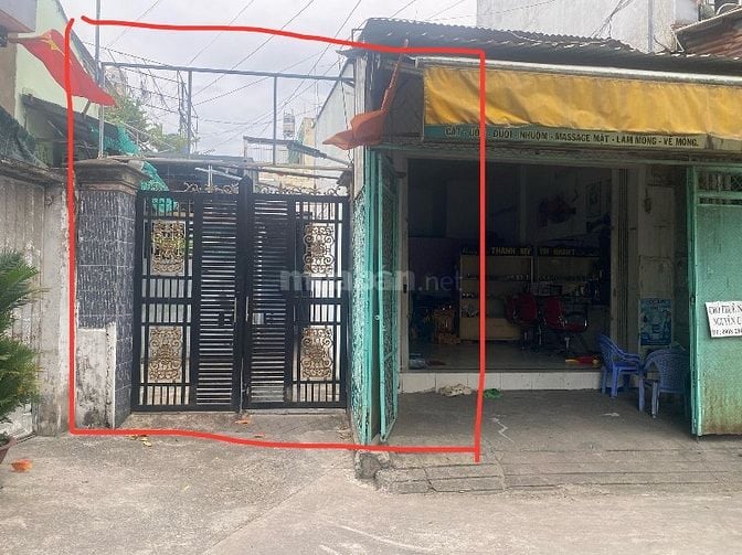 Cần bán nhà lớn , có sân rộng và sân thượng