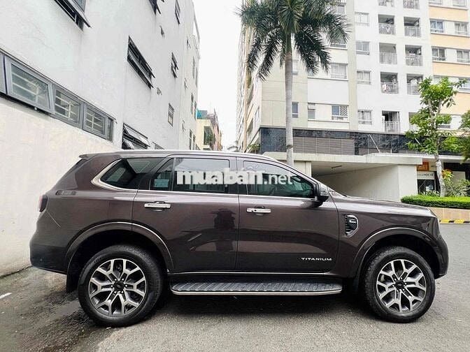 FORD EVEREST TITANIUM 4X4
