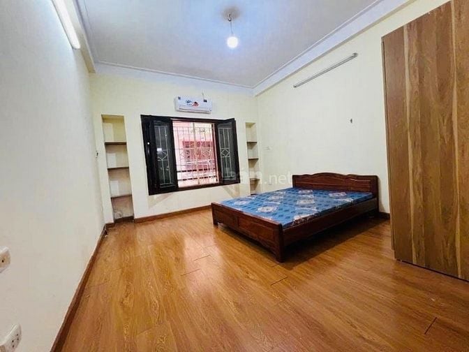 Bán nhà Mai Anh Tuấn 5 tầng, 45m2, ô tô ra vào, gần hồ Hoàng Cầu