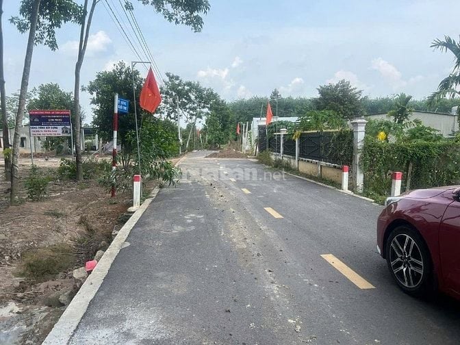 Bấn gấp 240m2 đất TP.HCM mặt tiền đường nhựa