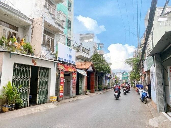 NHÀ 3 TẦNG H8M THÔNG Ô TÔ NGỦ TRONG NHÀ - DT 4X13 - CHỈ 5 TỶ NHỈNH
