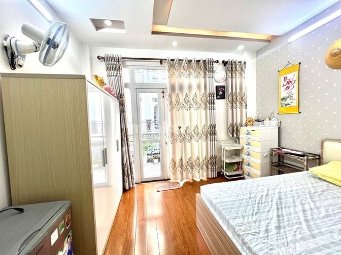 NHÀ 3 TẦNG H8M THÔNG Ô TÔ NGỦ TRONG NHÀ - DT 4X13 - CHỈ 5 TỶ NHỈNH