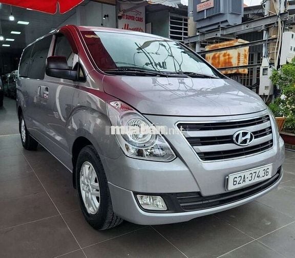 Huyndai Starex 9 chỗ 2015 máy xăng không niên hạn