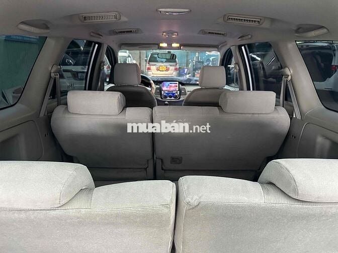 Toyota Innova 2015 2.0E - 79 km