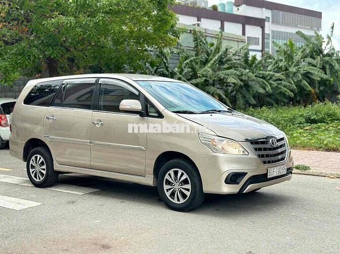 Toyota Innova 2015