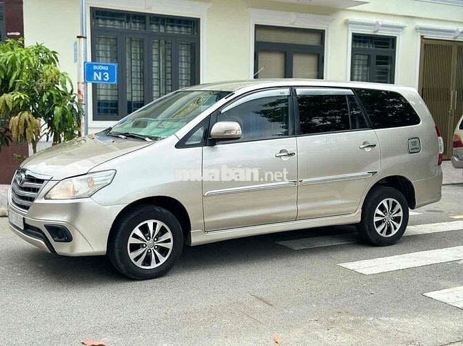 Toyota Innova 2015