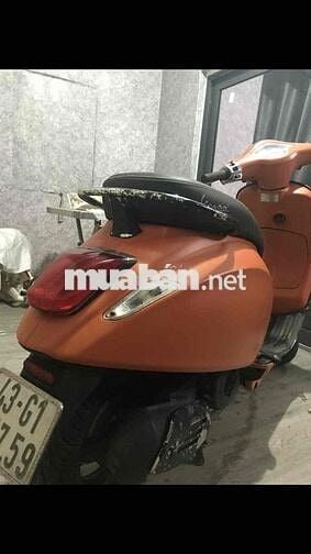 Dư con vespa primavera cần bán gấp
