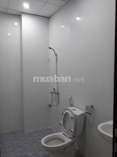 Cho thuê nhà riêng 5 tầng, 45m2/tầng, có gara ô tô.Giá thuê 15tr/tháng