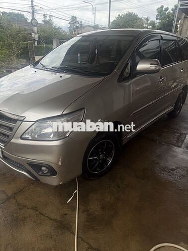 Toyota Innova 2015 2.0E - 200000 km