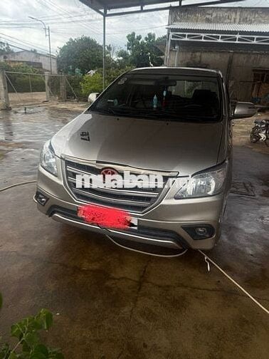 Toyota Innova 2015 2.0E - 200000 km