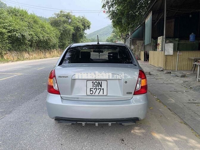 Hyundai Accent verna 2009 1.4 MT - 150000 km