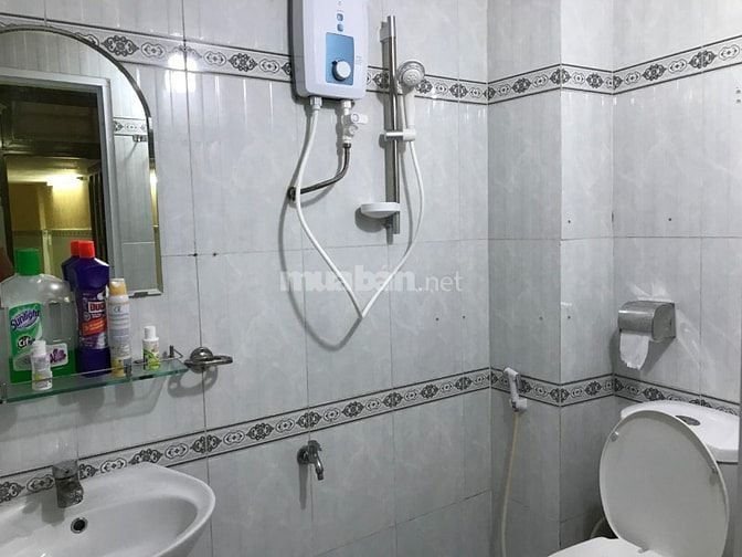 Cho thuê nguyên căn lầu 2, căn góc, khoảng 50m2, đường Hùng Vương, Q5