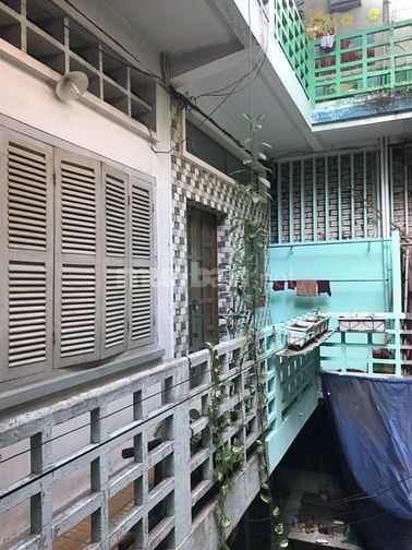 Cho thuê nguyên căn lầu 2, căn góc, khoảng 50m2, đường Hùng Vương, Q5