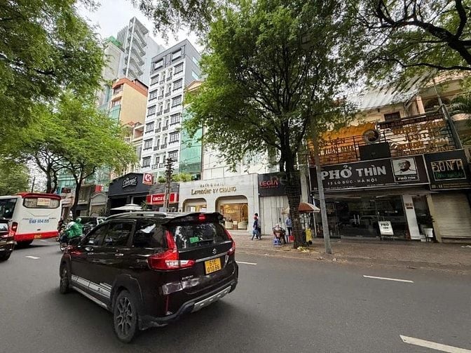 Bán nhà MT Bà Huyện Thanh Quan, P6, Quận 3