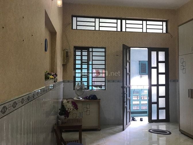Cho thuê nguyên căn lầu 2, căn góc, khoảng 50m2, đường Hùng Vương, Q5