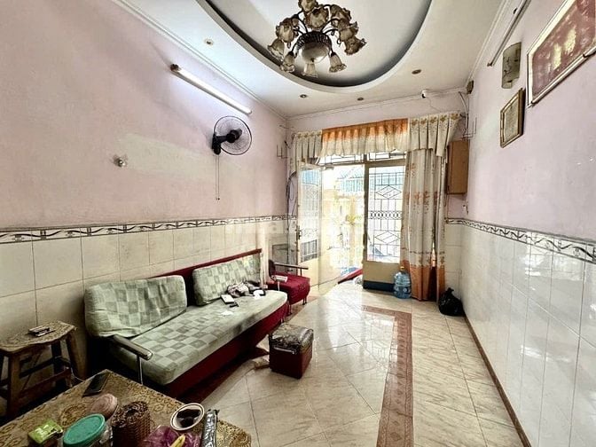 🚛 KHU PHÂN LÔ XE TẢI – NHÀ 3 TẦNG ĐẸP – GIÁ TỐT 7.5 TỶ – SÁT QUẬN 1  