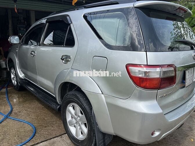 Toyota Fortuner 2009 2.5G - 250000 km