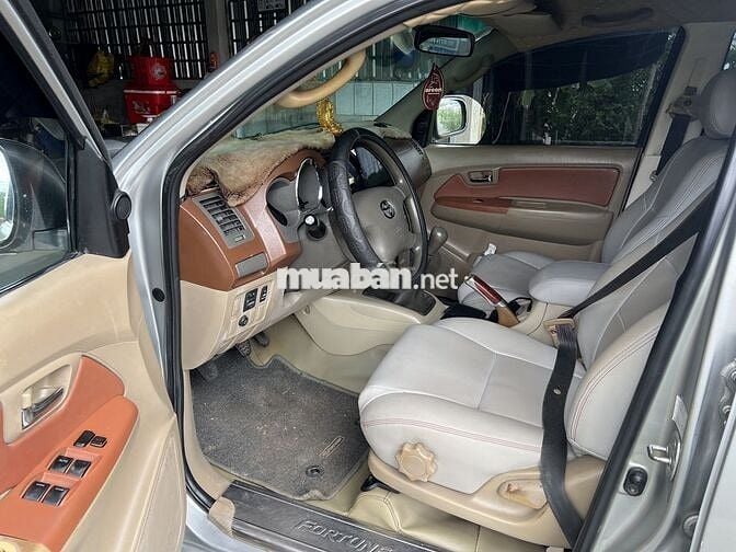 Toyota Fortuner 2009 2.5G - 250000 km
