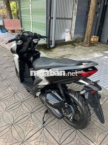 Vario 150 2021 màu hót hồ sơ cầm tay.