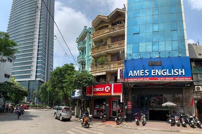 Cho thuê văn phòng tầng 1, tòa nhà văn phòng ngã tư Cửa Bắc- Phó Đức C