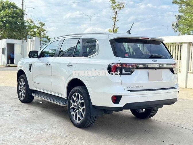 Ford Everest 2023 Titanium 2.0L 4x2 AT - 22600 km
