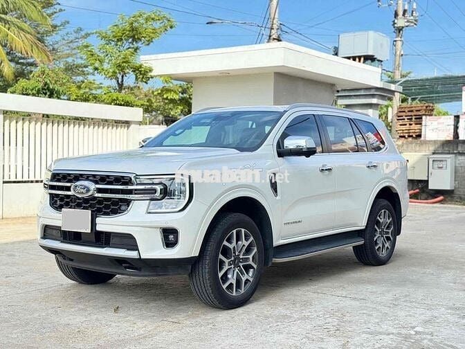 Ford Everest 2023 Titanium 2.0L 4x2 AT - 22600 km