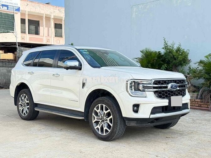 Ford Everest 2023 Titanium 2.0L 4x2 AT - 22600 km