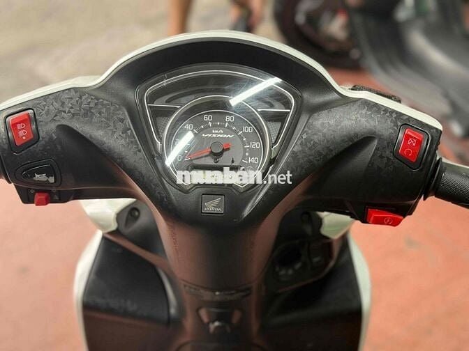 Vision 2024 Odo 10k Trắng Sporty !