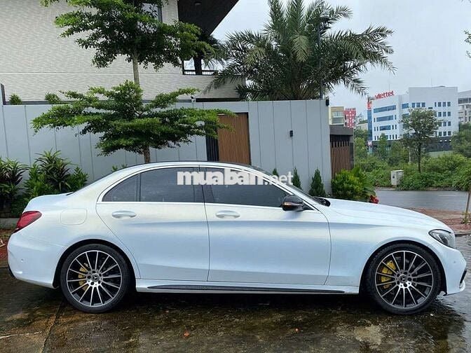 Connect Auto bán Mercedes C200 2017 đã lên AMG