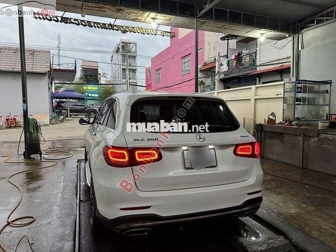 Mercedes Benz GLC 300 4Matic 2022 - 1 Tỷ 730 Triệu