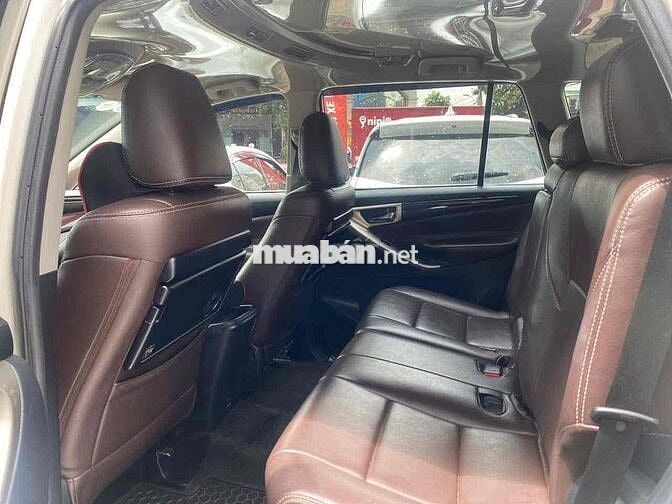 Toyota Innova 2019 2.0 Venturer - 62700 km