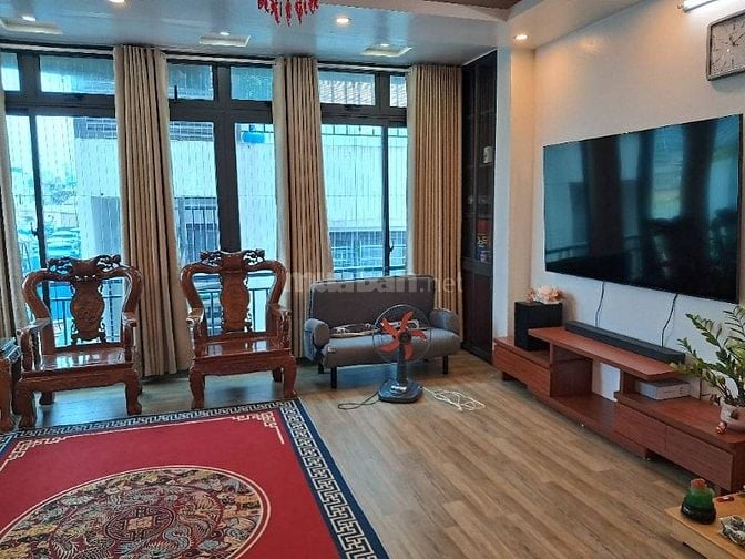 8 tầng cầu thang máy Đê La Thành 83m2 x MT 4,8m giá 19 tỷ - nội thất đ