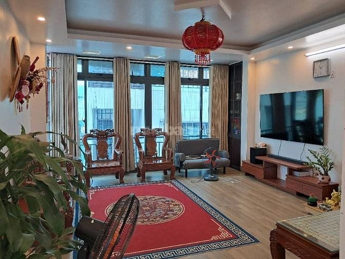 8 tầng cầu thang máy Đê La Thành 83m2 x MT 4,8m giá 19 tỷ - nội thất đ