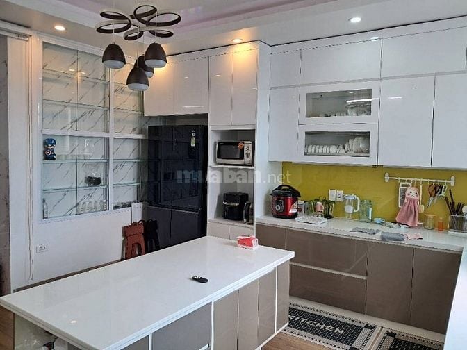 8 tầng cầu thang máy Đê La Thành 83m2 x MT 4,8m giá 19 tỷ - nội thất đ