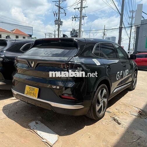 VF8 giá từ 675tr mới về full lô xe hơn 30 chiếc