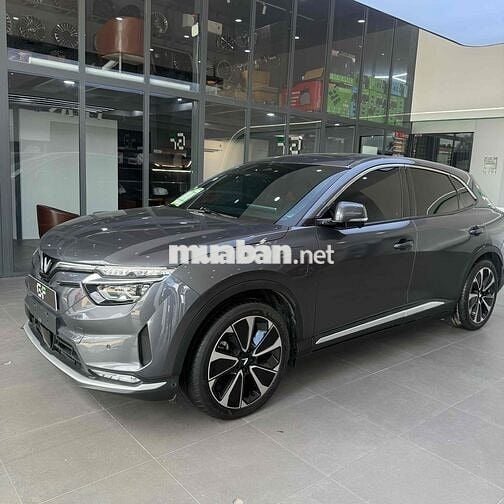 VF8 giá từ 675tr mới về full lô xe hơn 30 chiếc