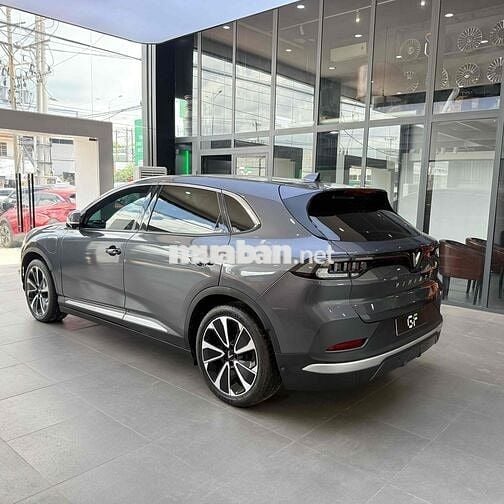 VF8 giá từ 675tr mới về full lô xe hơn 30 chiếc