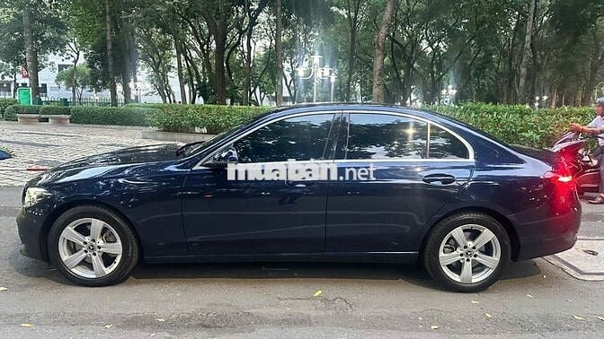 Mercedes C200 Avantgarde 2022 31900 km như mới