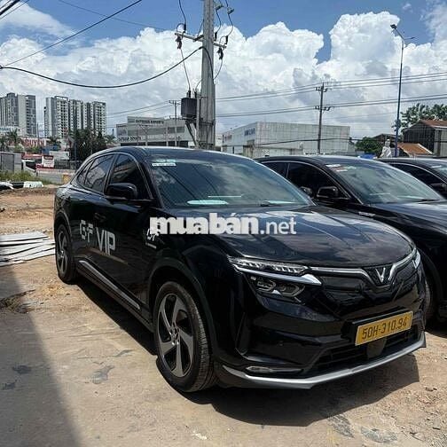 VF8 giá từ 675tr mới về full lô xe hơn 30 chiếc