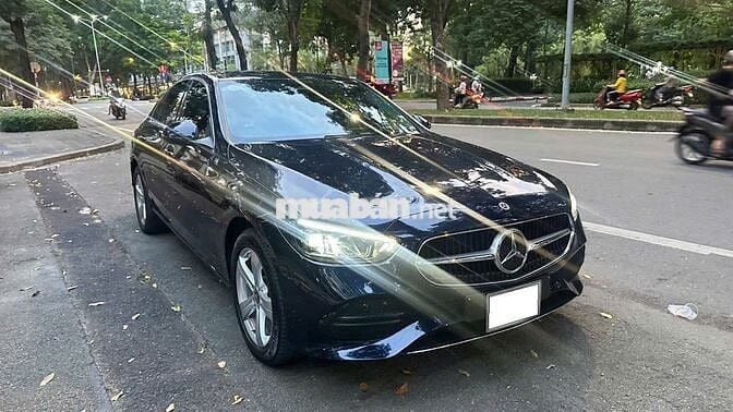 Mercedes C200 Avantgarde 2022 31900 km như mới