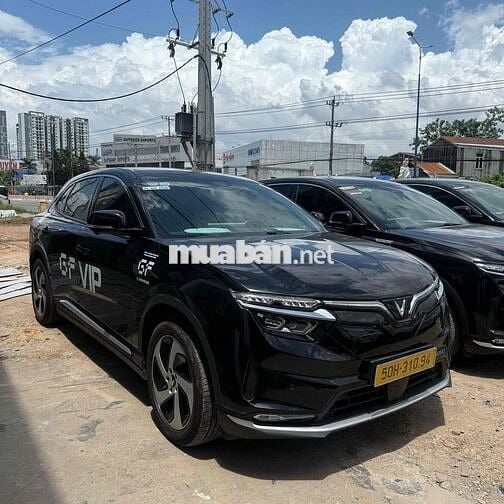 VF8 giá từ 675tr mới về full lô xe hơn 30 chiếc