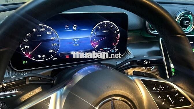 Mercedes C200 Avantgarde 2022 31900 km như mới