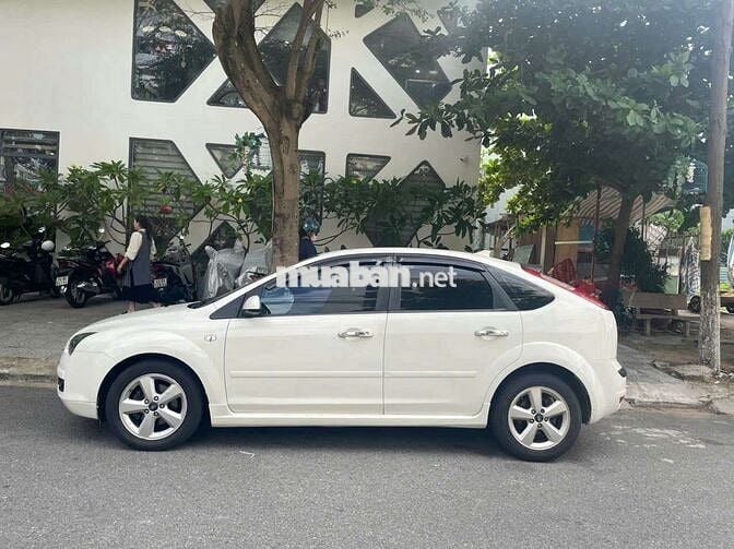 Bán Focus bản full ghế điện cửa sổ trời xe đẹp