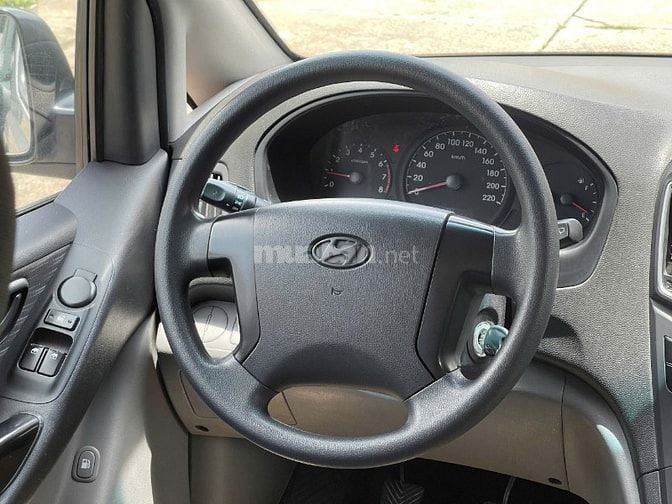 BÁN  HYUNDAI STAREX ĐỜI 2017, 6 CHỖ