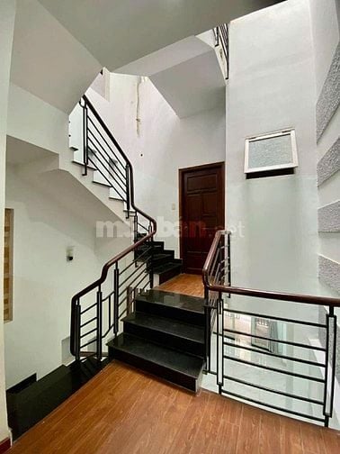 NHÀ 3 TẦNG BTCT TK SANG TRỌNG HIỆN ĐẠI, 67M2, HXH,NGAY HIỆP THÀNH CITY