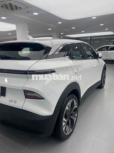 VF6 Plus - Tặng gói bảo hiểm và bảo dưỡng cao cấp