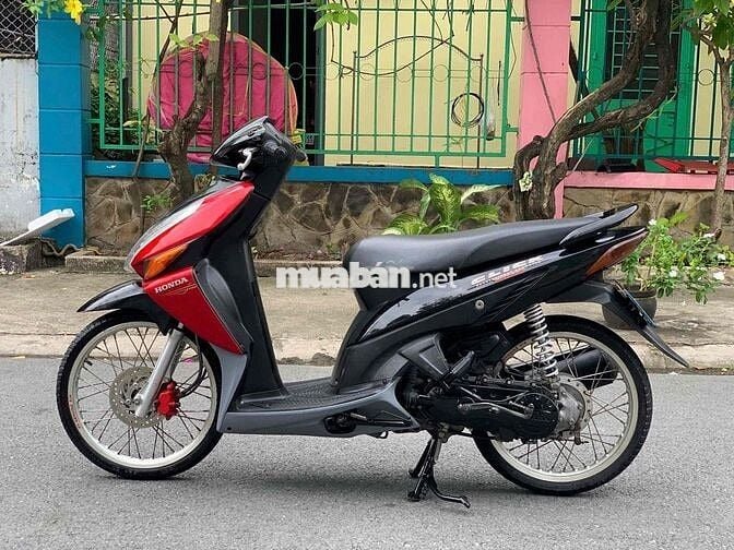 xe honda click 2010 màu đỏ mới len ken 98 %