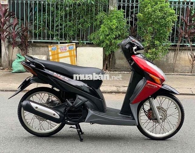 xe honda click 2010 màu đỏ mới len ken 98 %